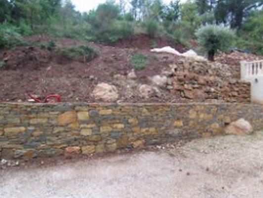 murets de pierres sèches sur LE BEAUSSET